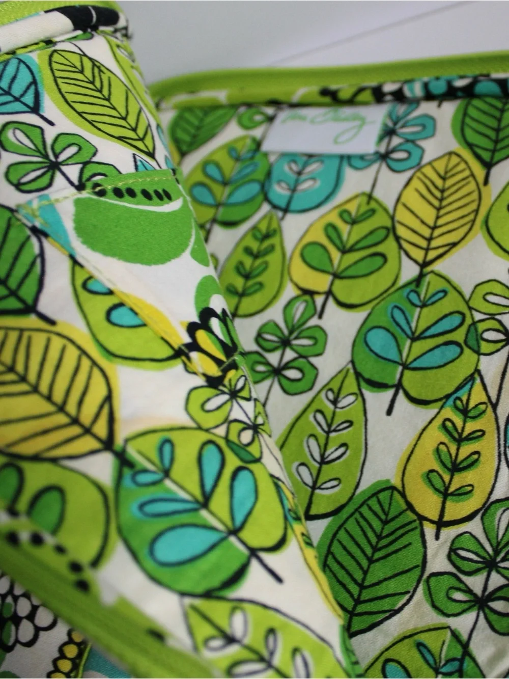 VERA BRADLEY Limes Up retired print quilted zippered E-reader/tablet sleeve